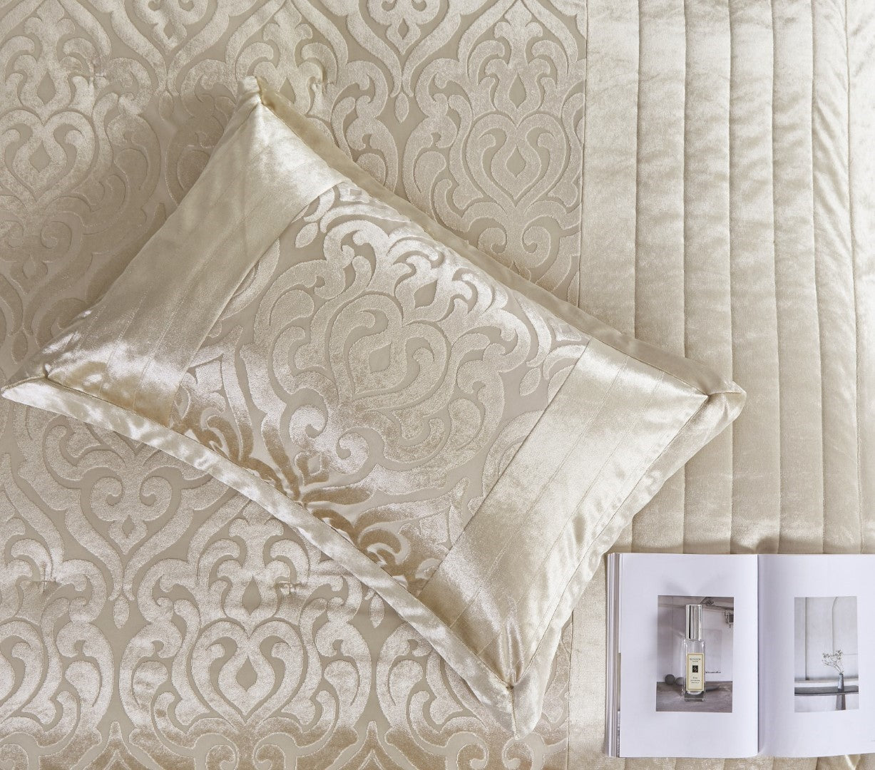 Infinity Jacquard Velvet Bedspread Comforter with Pillow Case