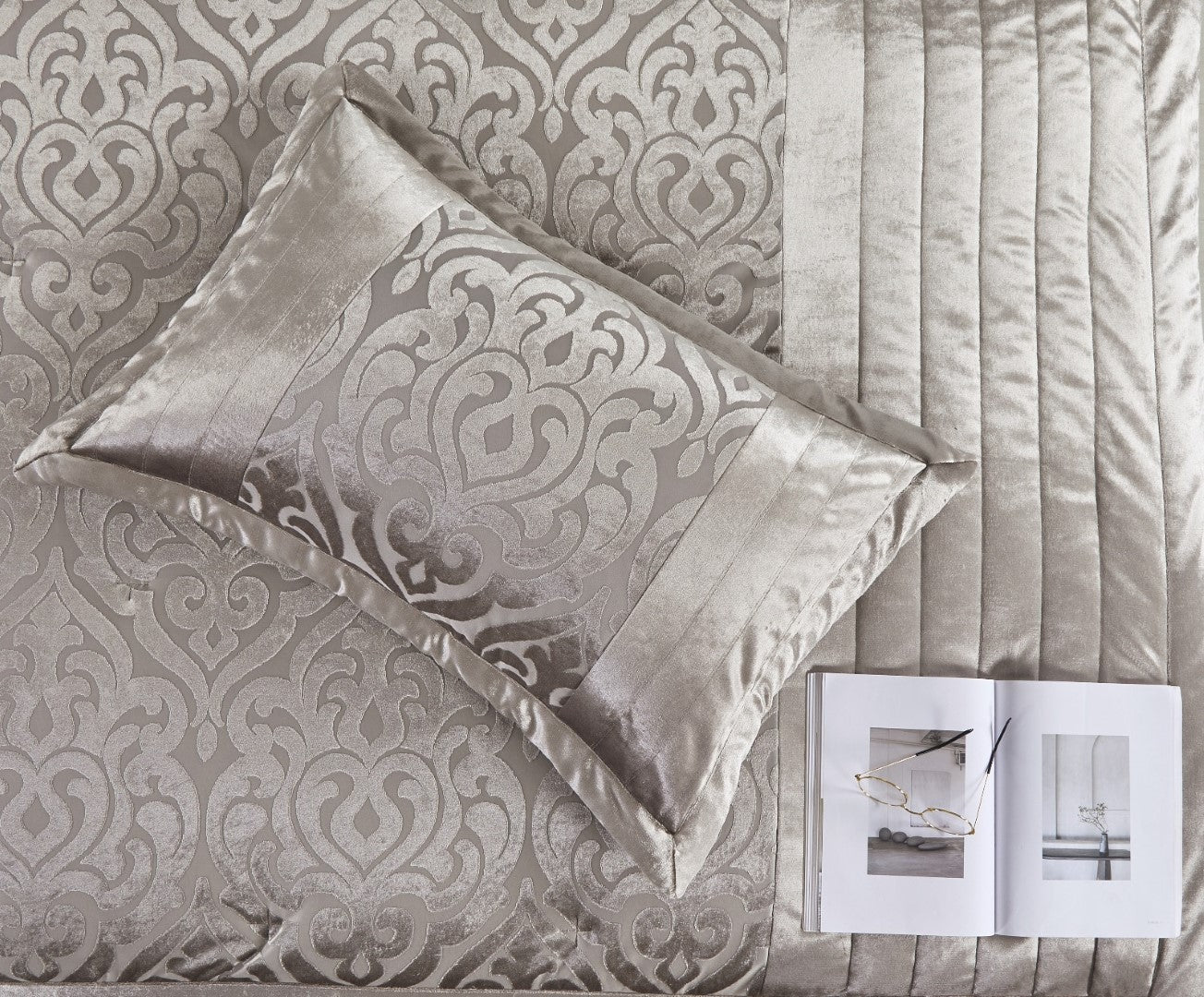 Infinity Jacquard Velvet Bedspread Comforter with Pillow Case