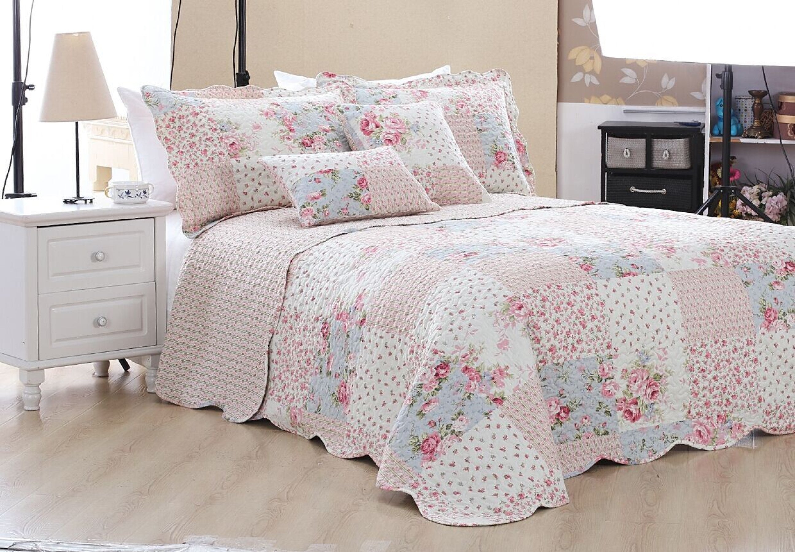 Luxury Quilted Patchwork Embroidered Bedspread Comforter with Pillow Case
