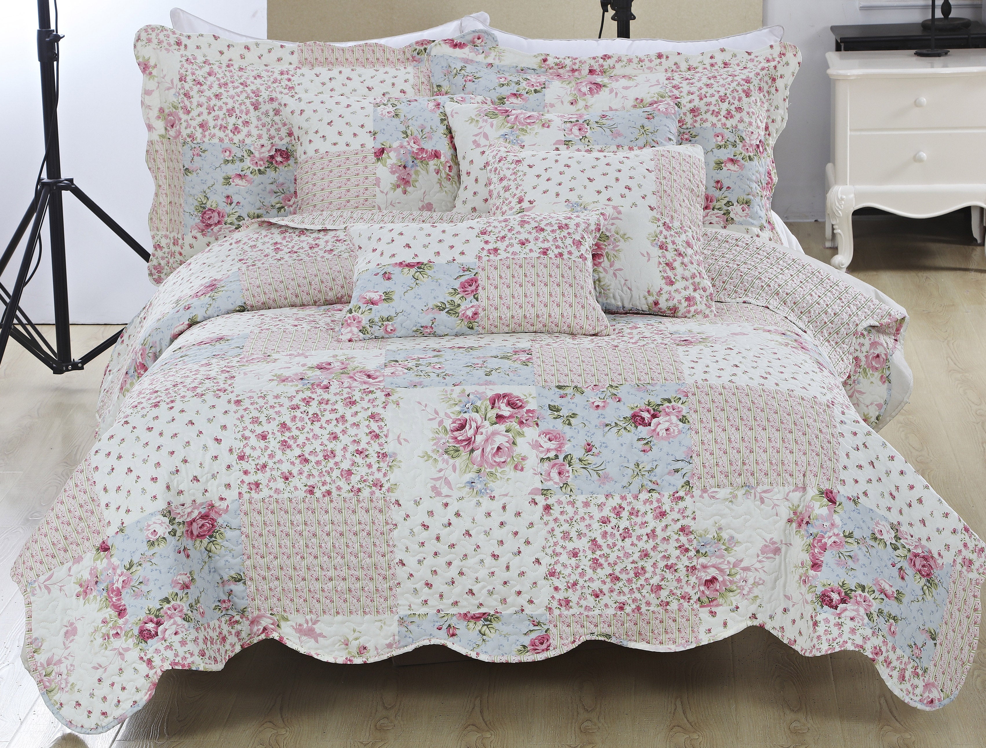 Luxury Quilted Patchwork Embroidered Bedspread Comforter with Pillow Case