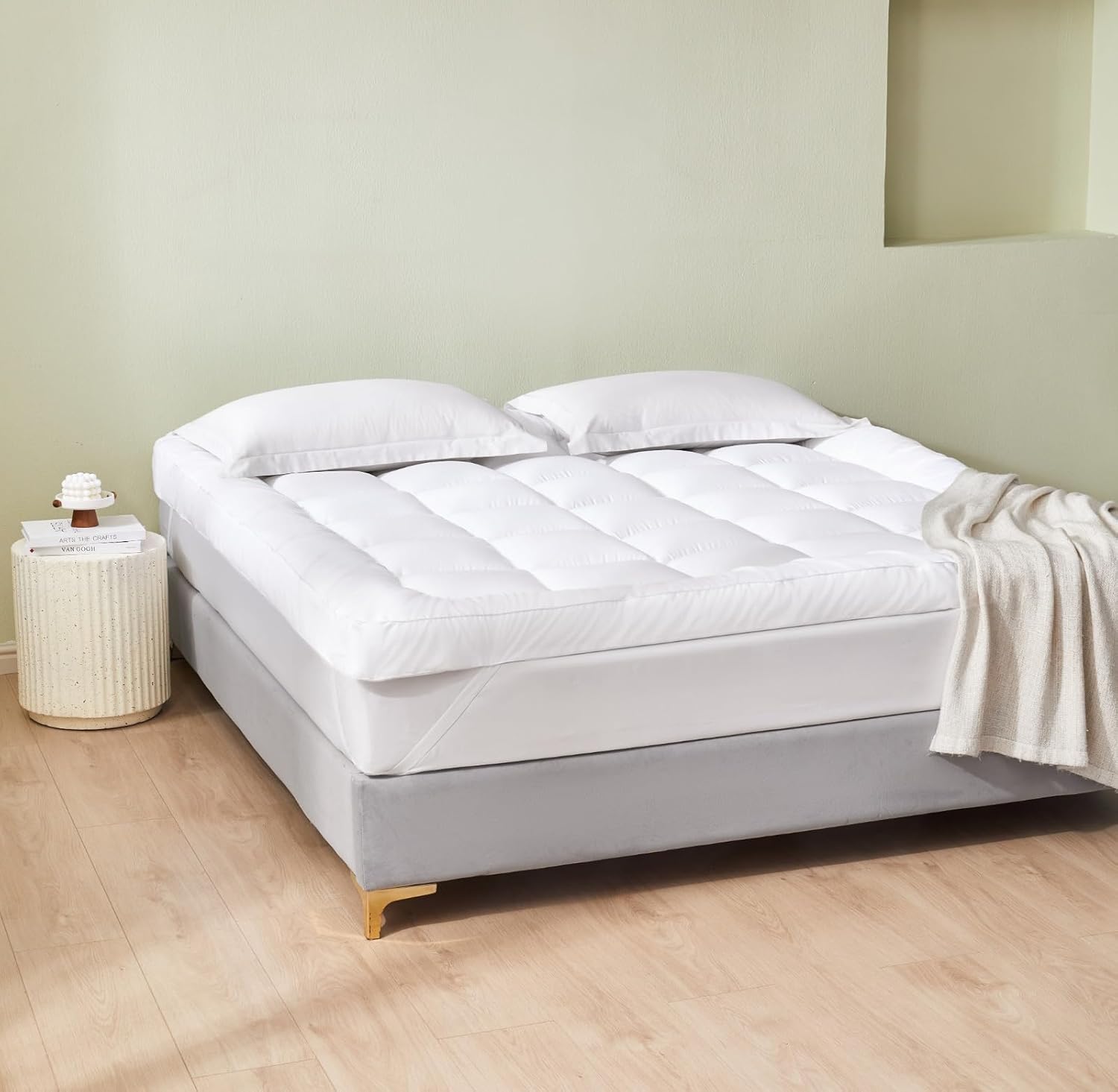 Lightweight Microfiber Elasticated Straps Machine Washable Quilted Mattress Topper